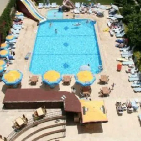 אתר נופש Elysee Garden Family אלאניה